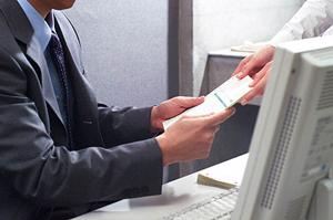 名古屋駅の便利な駅弁とお土産が揃う「PLUSTA名古屋中央」店舗紹介と魅力解説